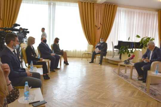 Пресс-конференция губернатора Магаданской области с региональными СМИ