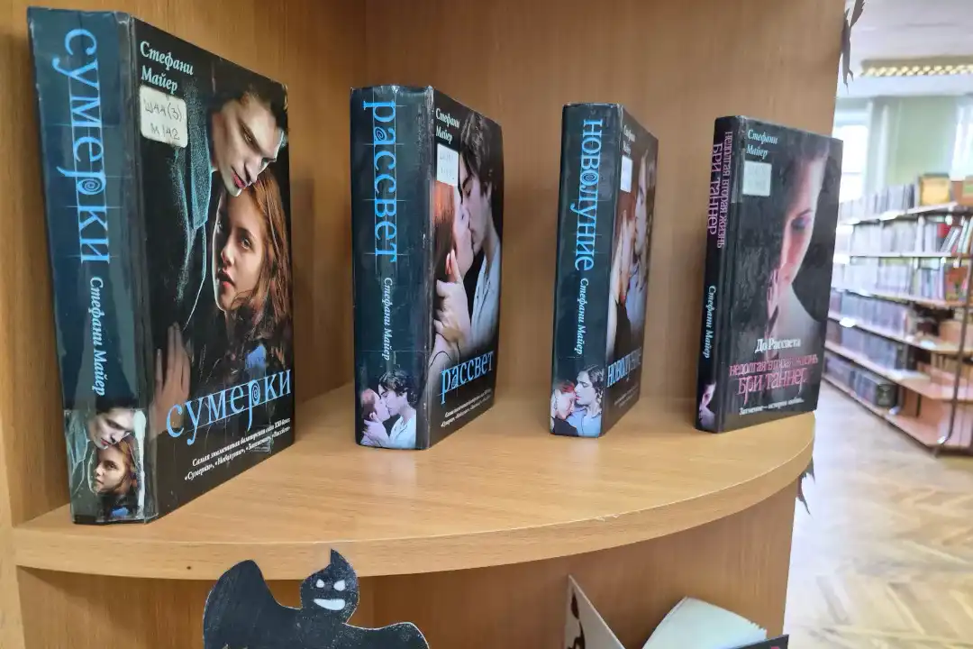 Выставка «Потаённые книги: то, что шепчет в темноте»