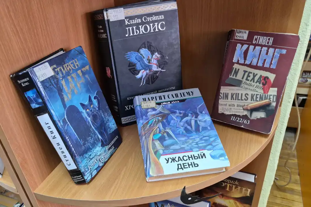 Выставка «Потаённые книги: то, что шепчет в темноте»