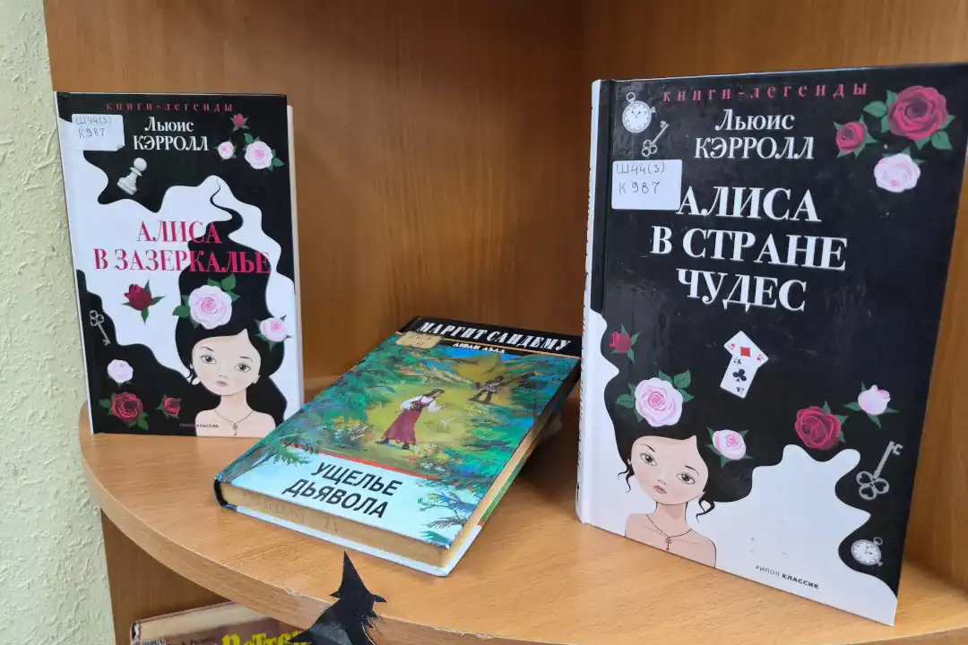 Выставка «Потаённые книги: то, что шепчет в темноте»